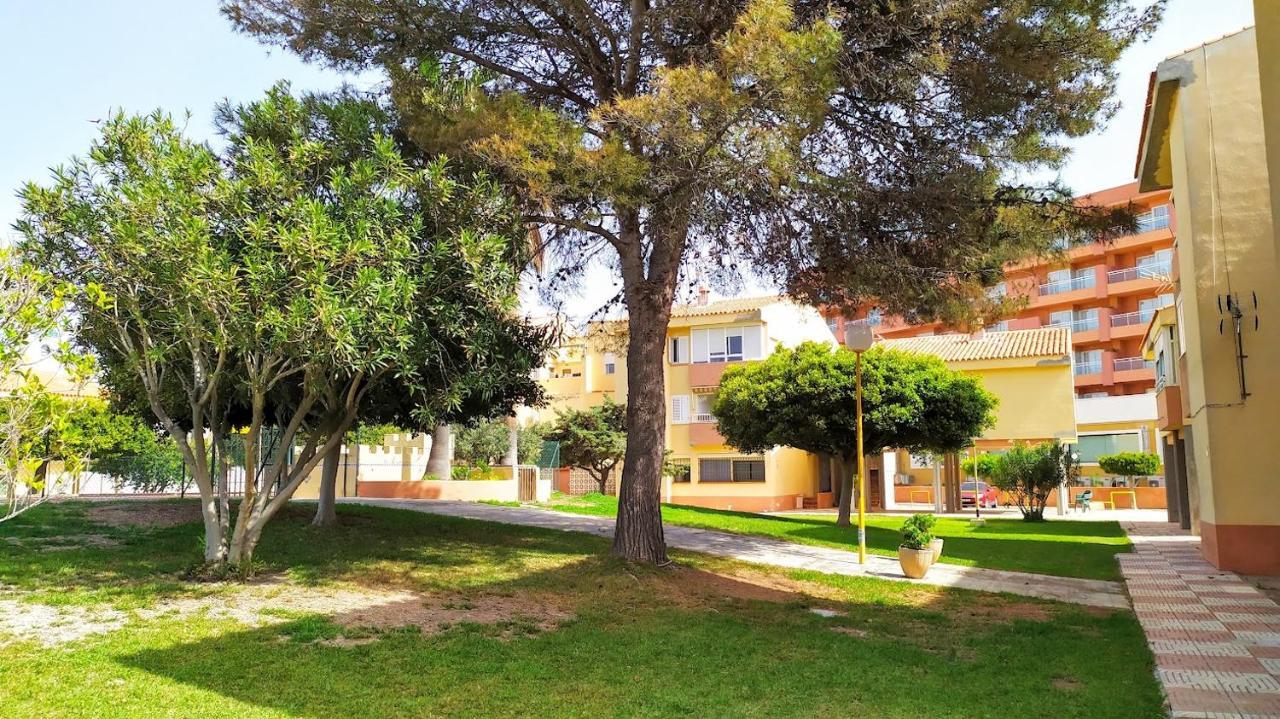 Atractivo apartamento en la playa con parking Roquetas de Mar Exterior foto