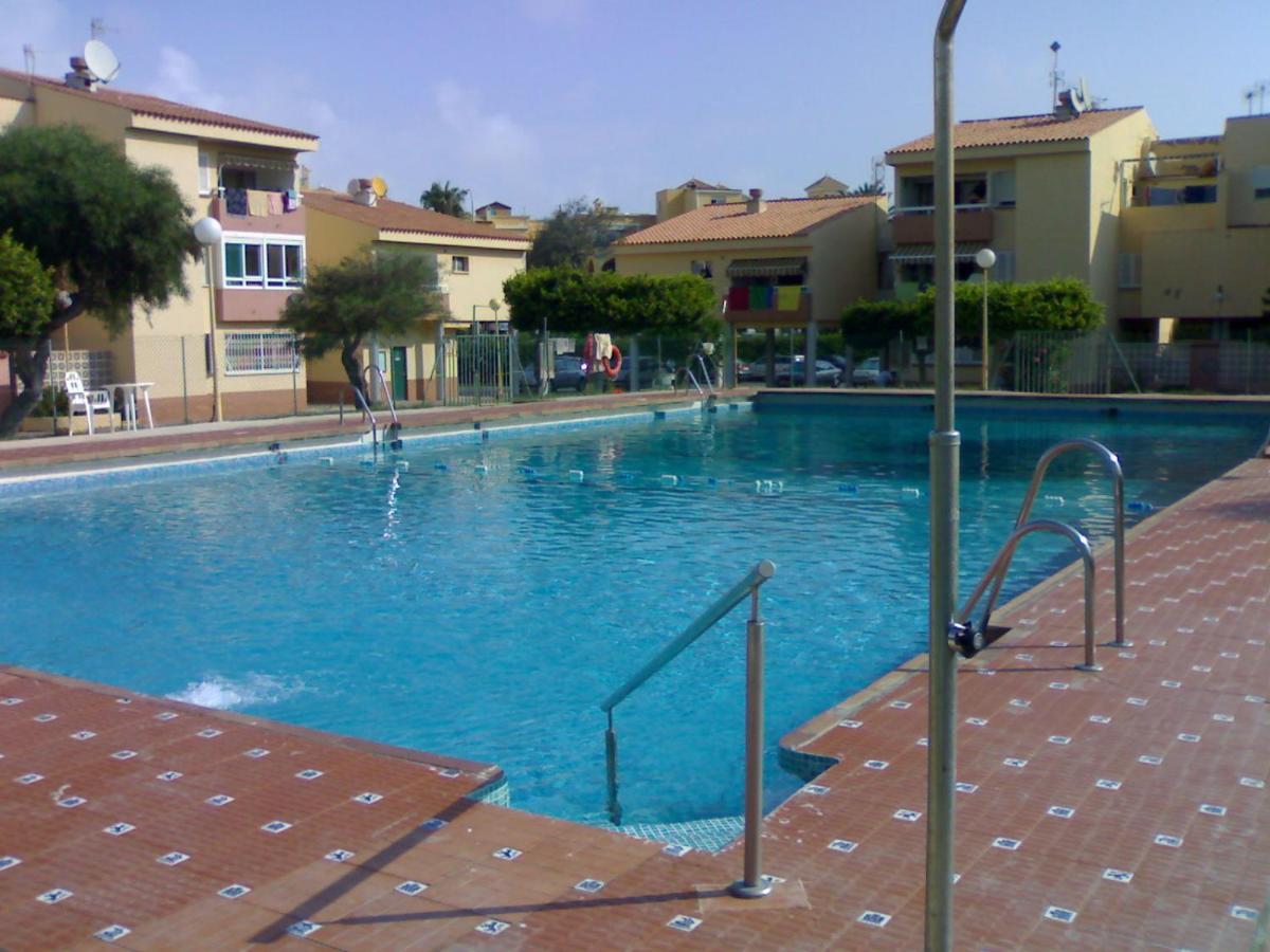 Atractivo apartamento en la playa con parking Roquetas de Mar Exterior foto